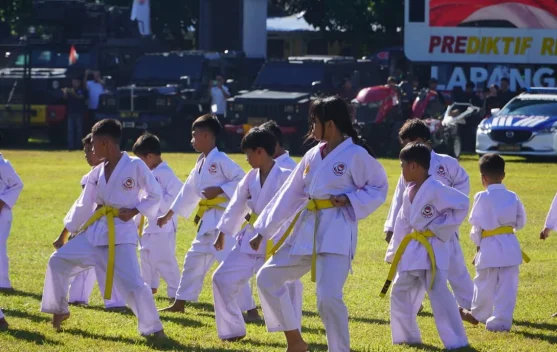 Karate Dojo Ditpolairud Polda NTB Meriahkan Perayaan HUT Polri Ke-80