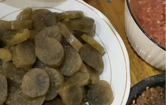 Pencok Geranggang, Kuliner Tradisional Berbahan Rumput Laut yang Nikmat dan Sehat