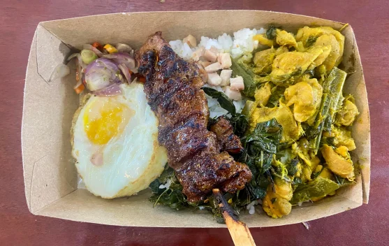 Ayam Buluh Kuliner Khas Manado Kaya Rempah Beraroma Bambu