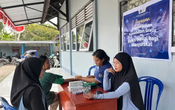 Warga Lombok Tengah Terima CKG dan Bantuan Sembako Gratis