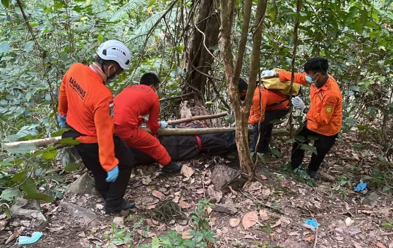 Tim SAR Evakuasi Jenazah tanpa Identitas dari Bukit Terengan Lombok Utara