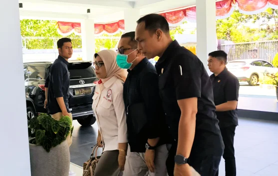 Enam Tersangka Korupsi Masker COVID-19 NTB Dilimpahkan ke Jaksa