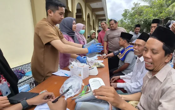 Warga Langko Timuq Antusias Ikuti Pemeriksaan Kesehatan Gratis