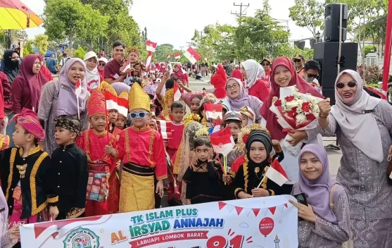 Gerak Jalan dan Pawai Alegoris Semarakkan HUT RI ke-81 di Lombok Barat