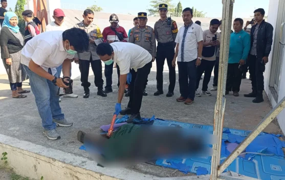 Polisi Evakuasi Mayat Pria Tanpa Identitas di Teras Udayana