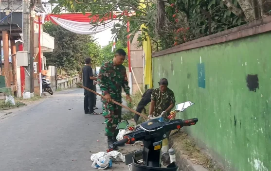 Menjaga Rembige Barat Tetap Bersih, saat Babinsa dan Warga Menyatukan Langkah