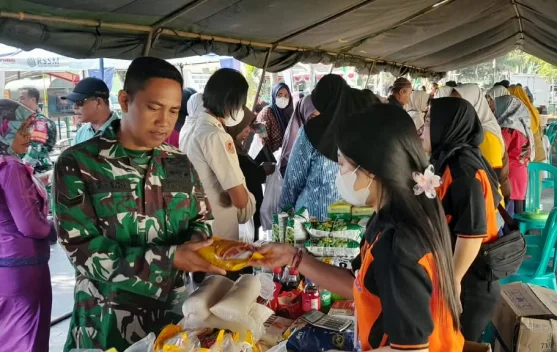 Semarak Menyambut HUT TNI Ke-81, UMKM Lokal Laris Manis Kebanjiran Pembeli