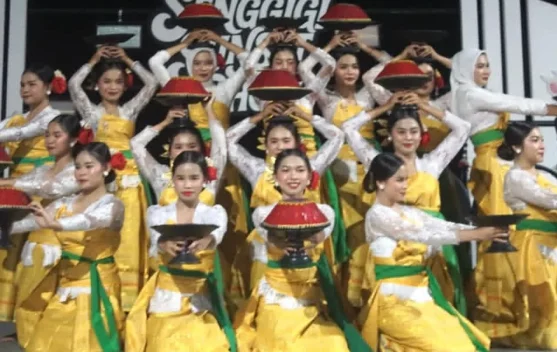 Senggigi Sunset Show Tampilkan Kesenian Budaya Daerah di Panggung Wisata