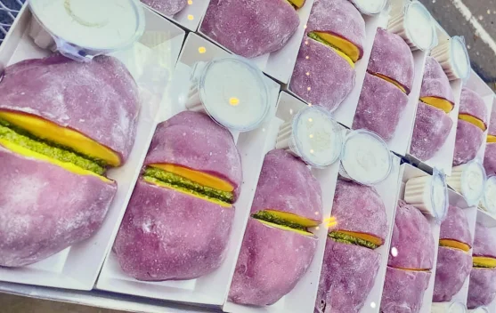 Perpaduan Sempurna Kuliner Modern: Sensasi Mango Sticky Rice Ube Mochi