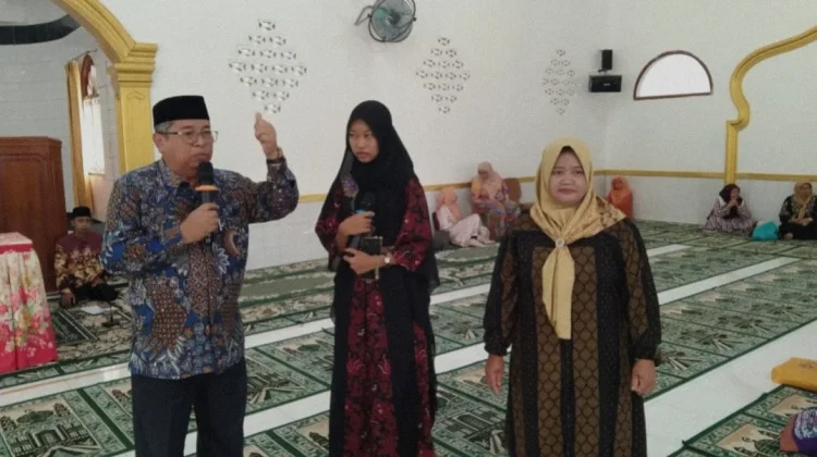 Univa Medan Serahkan Beasiswa Full Scholarship