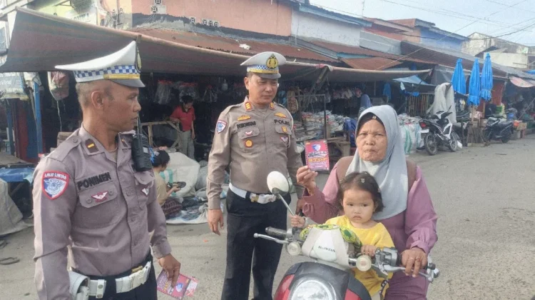 Sat Lantas Polres Tanjungbalai Bagikan Brosur