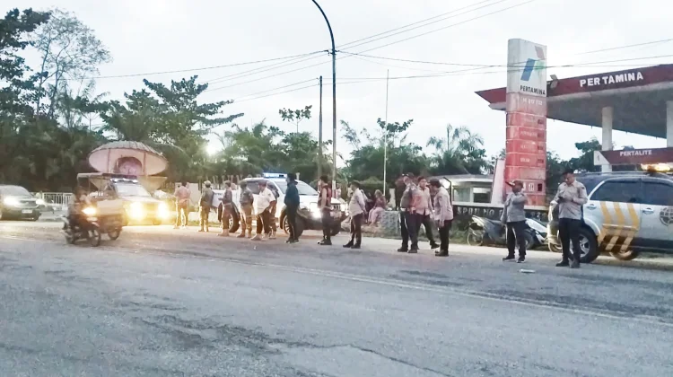 Tim Gabungan Pemko Tanjungbalai Lakukan Patroli Asmara Subuh
