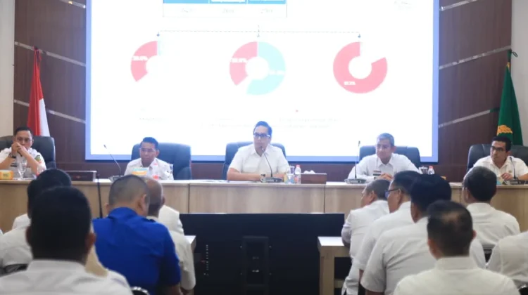 Wali Kota Medan Tegas Minta Camat Bersihkan Sampah Kota