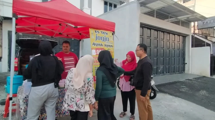 Hari Kedua Ramadan, Warga Medan Ramai Berburu Takjil