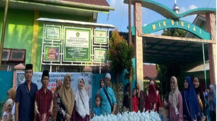 Ramadan Berkah, MIN Binjai Berbagi Takjil ke Masyarakat