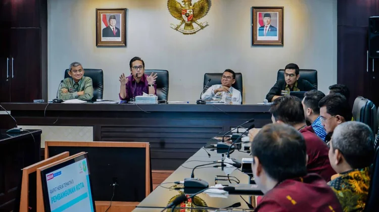Rico Dorong Digitalisasi, Ambulans Terintegrasi, KK-KTP di Kelurahan
