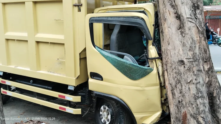 Diduga Melaju Kencang, Dump Truk Tabrak Tiga Remaja