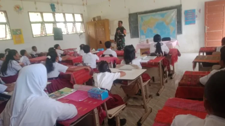 Babinsa 04/Tigalingga Edukasi Siswa SD Desa Pandan
