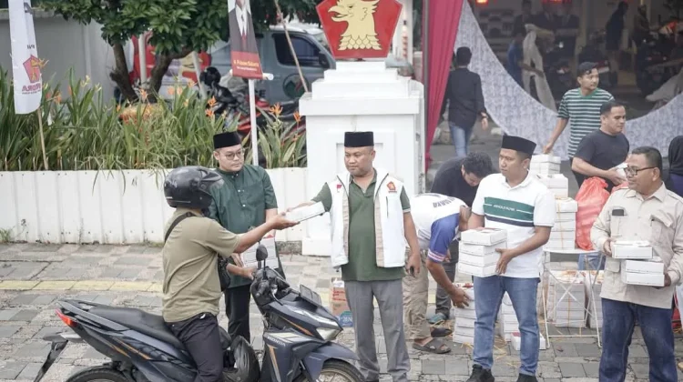 Gerindra Sumut Bagikan 1000 Paket Takjil Setiap Hari
