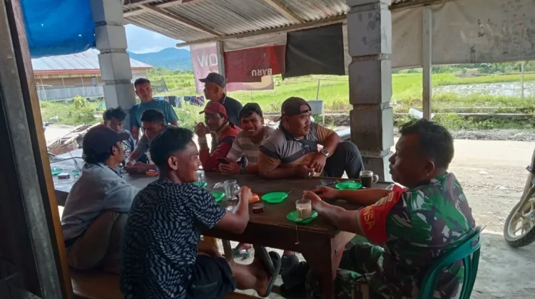 Babinsa Rajut Kedekatan dan Bentengi Desa Pardomuan dari Ancaman Sosial
