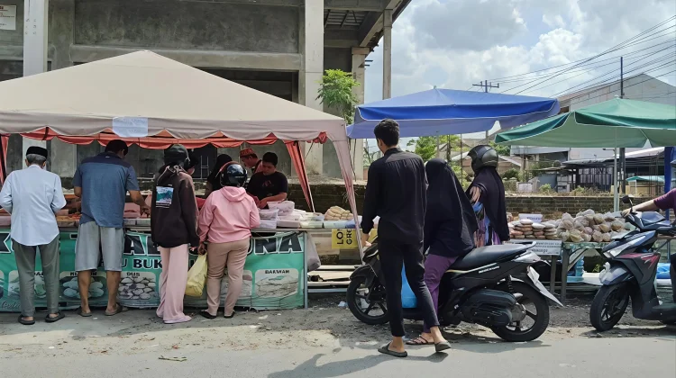 Pembeli Akui Takjil Seribuan Jadi Favorit Ramadan