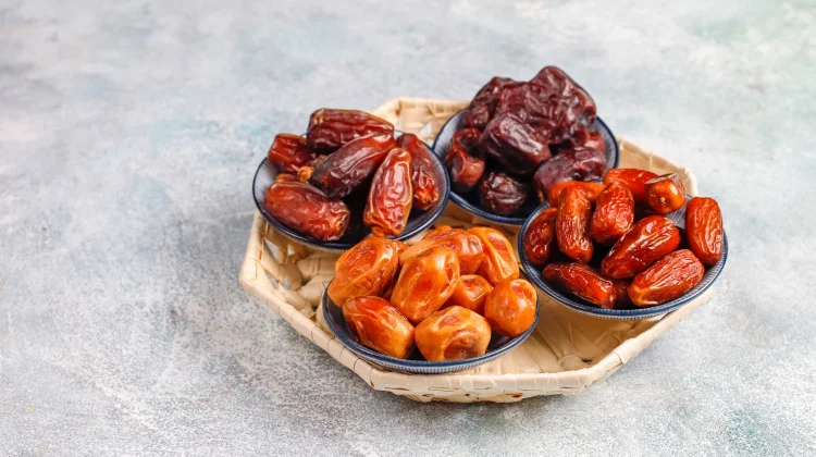 Kurma hingga Gorengan, Menu Wajib Versi Pendengar