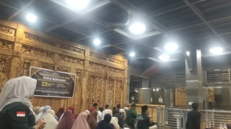 Buka Puasa Bersama Muallaf Center Kampung Madras dan GIS