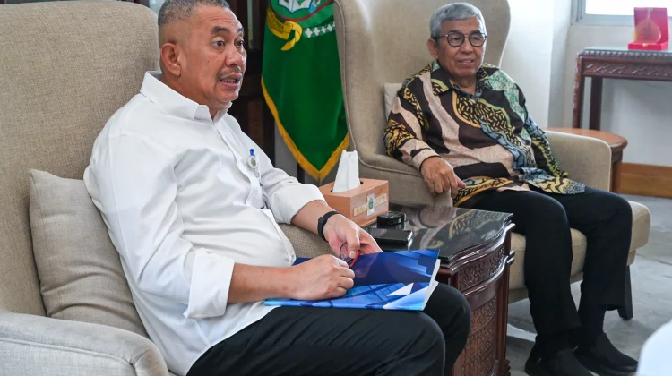 Pj Sekdaprov Sumut Terima Laporan Kinerja Komisi Informasi