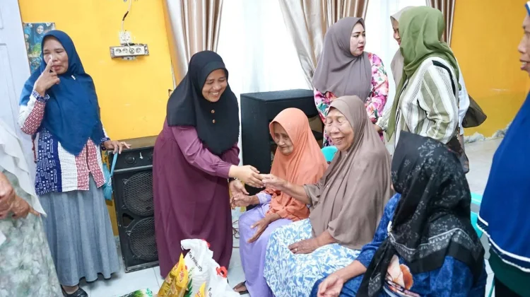 Ketua TP-PKK Langkat Salurkan Sembako untuk Dhuafa dan Anak Yatim