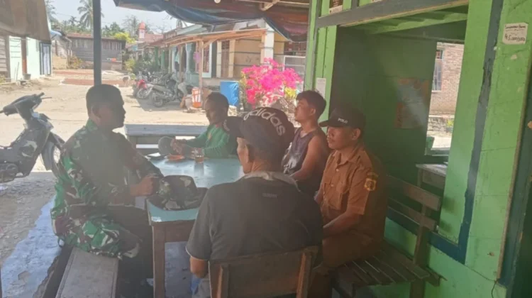 Babinsa 04/Tigalingga  Pantau Kondisi Warga