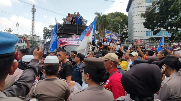 Pedagang Daging Babi Unjuk Rasa, SE Wali Kota Direvisi
