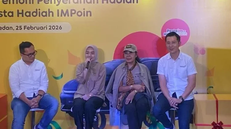 IM3 Antar Langsung Grand Prize BYD M6 untuk Pemenang di Medan