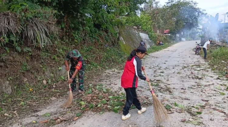 Warga dan TNI Bergerak Demi Lingkungan Bersih