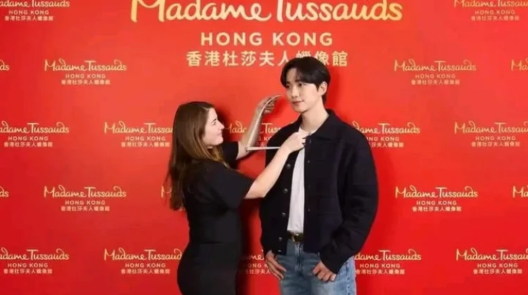 Lee Junho Berkolaborasi dengan Madame Tussauds Hong Kong Pembuatan Patung Lilin