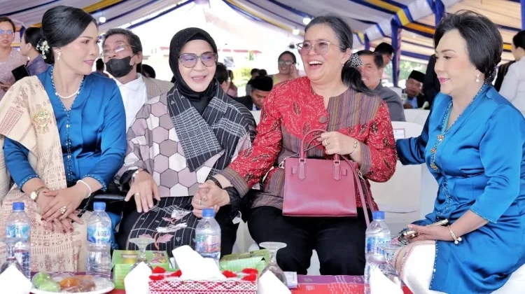 Hadiri Hari Jadi Ke 22 Samosir, Ketua TP PKK Simalungun Semakin Maju dan Sejahtera