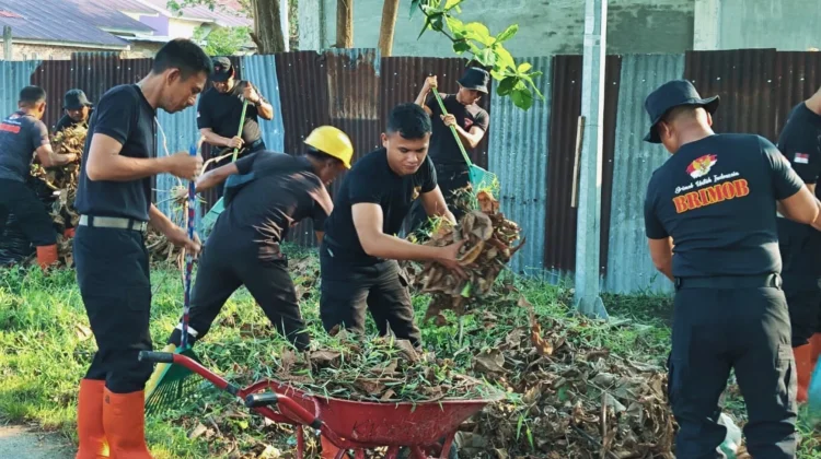 Satuan Brimob Polda Sumut Laksanakan Gerakan Indonesia Asri