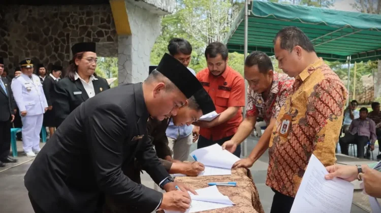 Lantik Pejabat, Bupati Dairi Tekankan Tanggung Jawab Bekerja Tulus Melayani