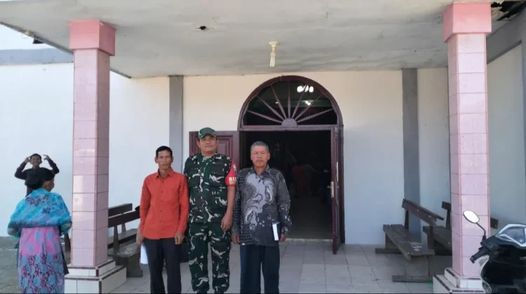 Babinsa Koramil 07/Salak Monitoring  Ibadah Minggu di Pakpak Bharat