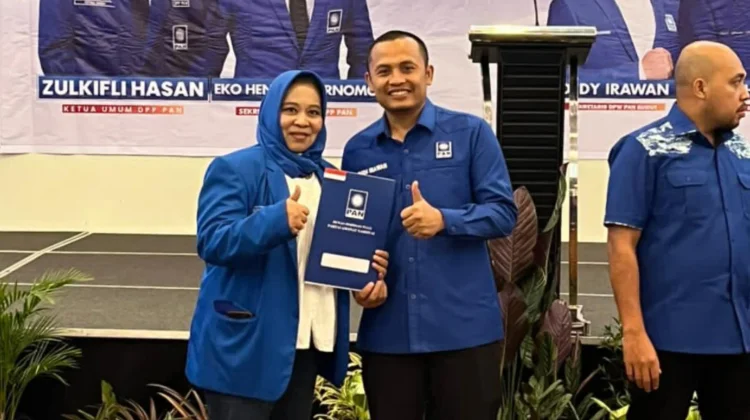 Herna Veva Terima SK Ketua PAN Tanjungbalai
