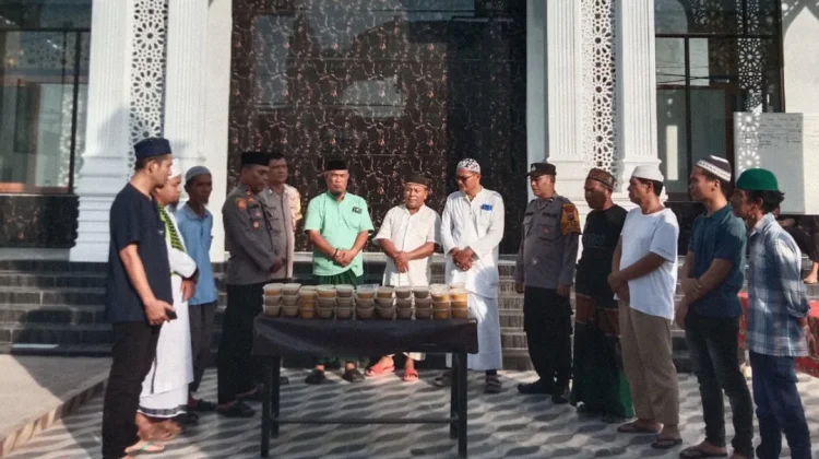 Polres Tanjungbalai Tebar Kebaikan lewat Berbagi Takjil