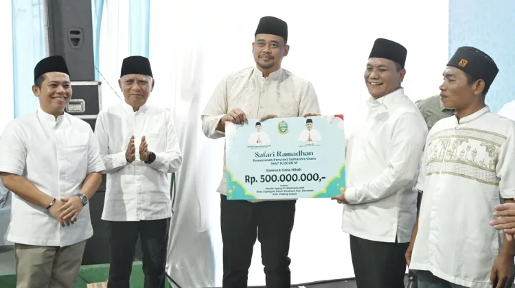 Gubernur Sumut Serahkan Hibah Rp500 Juta, Masjid Harus Sejahterakan Jemaah