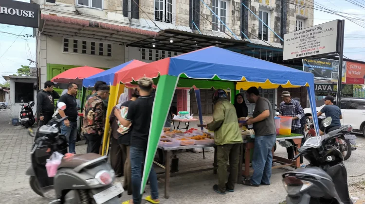 Suasana Berbuka di Sekitar PRSU