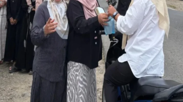 Katim Kesiswaan Kanwilkemenagsu Ikut Berbagi Takjil Bersama MTsN 1 Palas