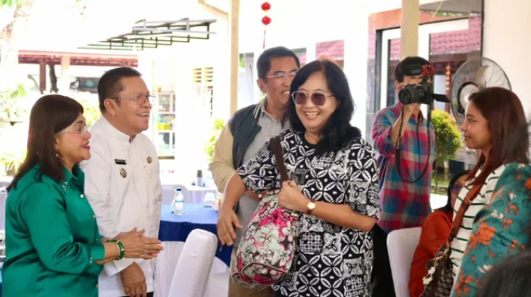 Wesly Ajak Tim HKBP Jati Waringin Nikmati Kuliner Siantar