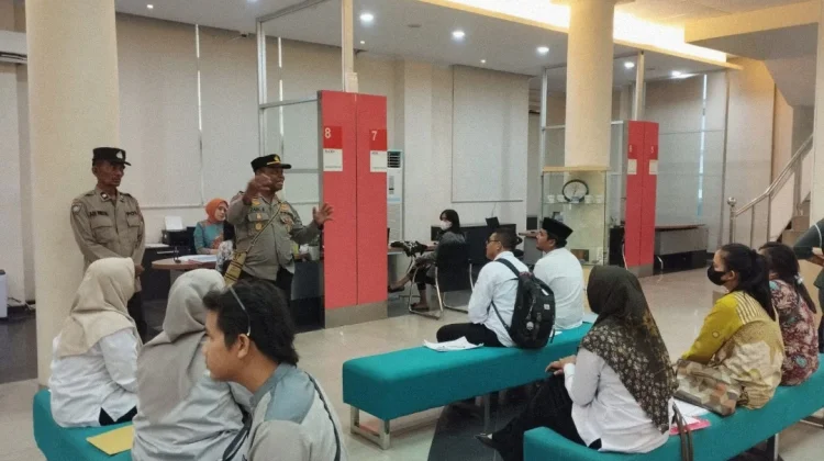 Sat Binmas Ajak Warga Lebih Waspada