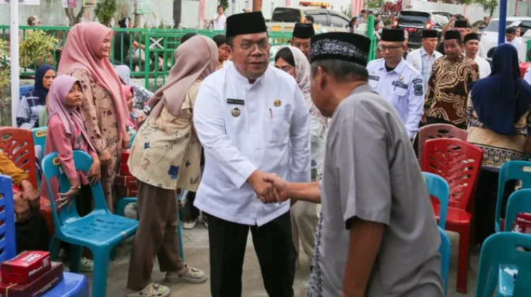Wali Kota Pematangsiantar Serahkan Santunan dan Hibah di Masjid Amaliyah