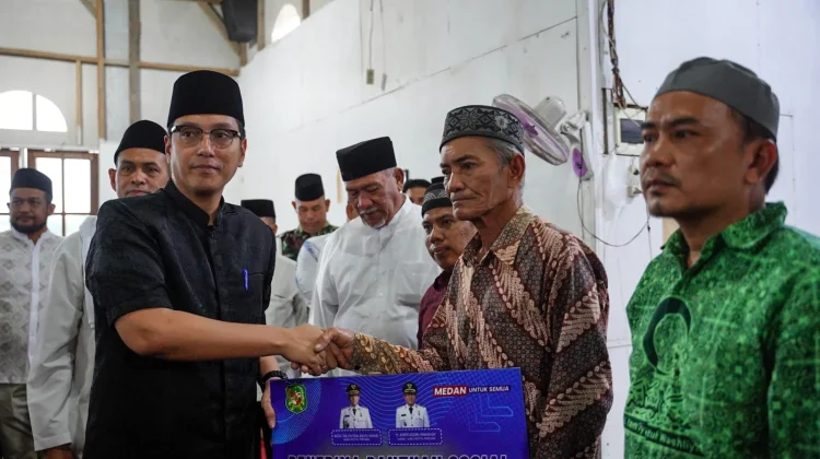 Rico Waas Ajak Warga Bangun dan Benahi Medan Belawan