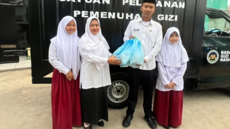 Momen Ramadan 455 Siswa MIN 4 Sergai Terima Penyaluran Makan Bergizi Gratis