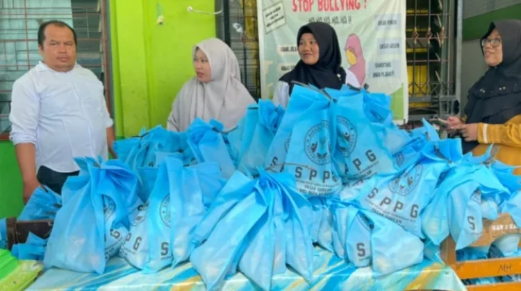 Perdana! MAN 2 Tapanuli Tengah Bagikan Paket MBG Bergizi untuk Buka Puasa