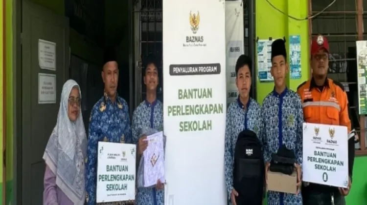 Baznas Salurkan Perlengkapan Sekolah bagi Siswa Terdampak Banjir di MAN 2 Tapteng